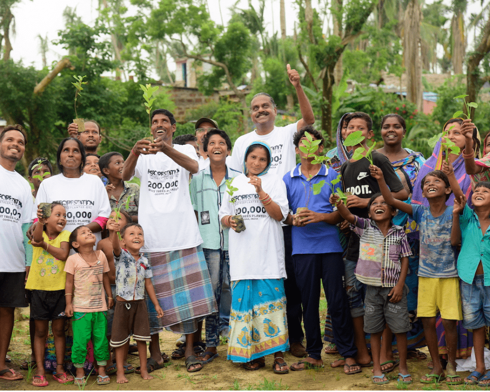 Tree planting volunteers in India